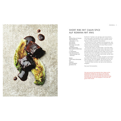 Short Ribs mit Cajun-Sauce, gebratenem Romana-Salat und sichtbarem Geschenkset Aromen - Das Kochbuch.