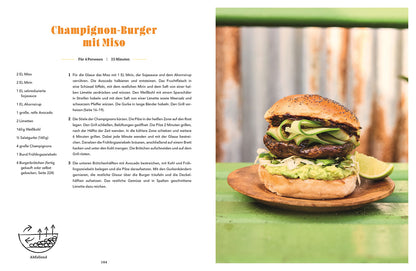 Auf einem Teller liegt ein Pilzburger mit Avocado und Salat.