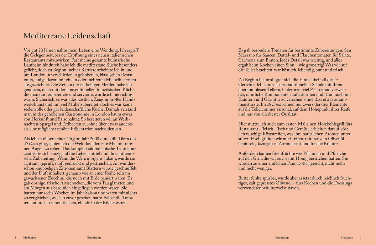 Doppelseite mit Text zu mediterraner Küche auf pfirsichfarbenem Hintergrund.