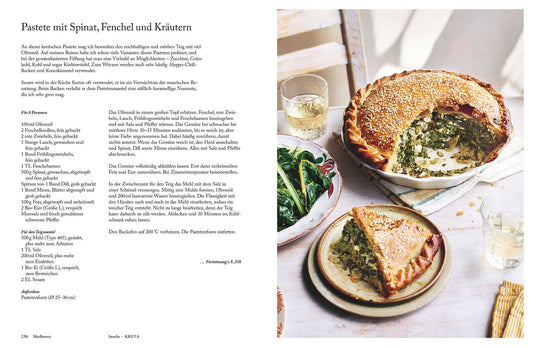 Goldene Spinat-, Fenchel- und Kräuterpastete mit Sesamkruste, mediterran inspiriert.