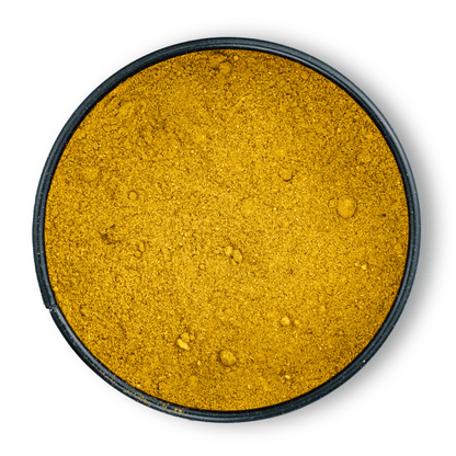 Rundes schwarzes Gefäß mit Bio Ayurveda Goldene Milch Pulver von oben gesehen.