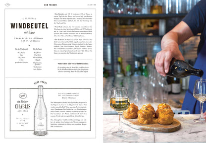 Weißwein wird nahe Käse-Cream-Puffs und Geschenkset Bistro auf einer Marmorbar eingeschenkt.