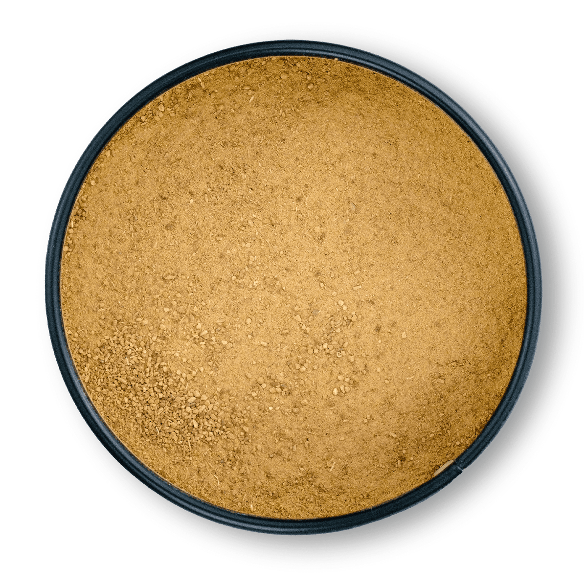Runde schwarze Schale mit gemahlenem Bio Ceylon Zimt, von oben auf weißem Hintergrund gesehen.