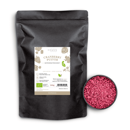 Bio Cranberry Pulver neben einer Schale mit rosa Cranberrypulver.