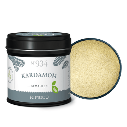 Dose Bio Kardamom gemahlen N°934, daneben eine geöffnete Dose mit gemahlenem Kardamom.