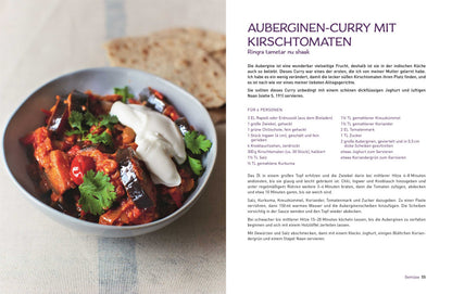 Eine Schüssel Original Indisch vegetarische Currys mit Tomaten, Koriander, Joghurt und Brot.