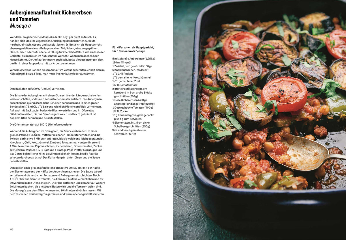 Auberginen-, Tomaten- und Kichererbsen-Auflauf in einer Auflaufform, gebacken nach Palästina Das Kochbuch.