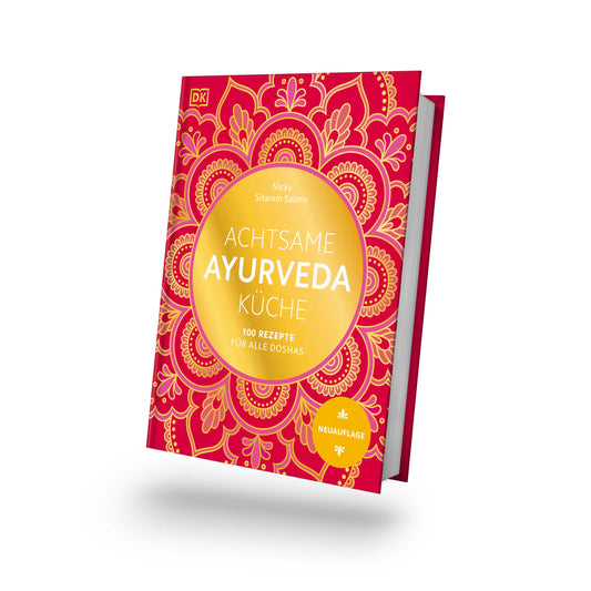 Achtsame Ayurveda Küche mit rotem und goldenem Mandala-Cover von Nicky Sitaram Sabnis.
