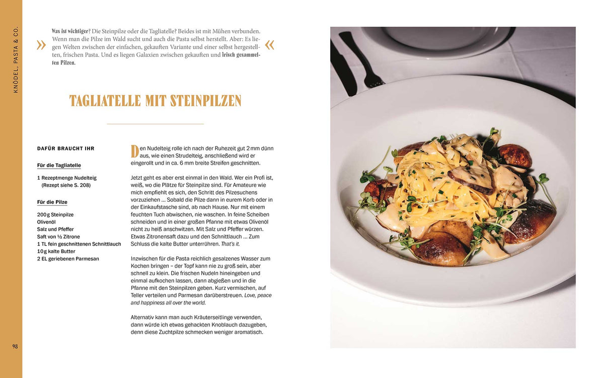 Tagliatelle mit Pilzen, Kräutern und Sahnesoße, daneben Geschenkset Sepp, was machst du? Fleur de Sel.