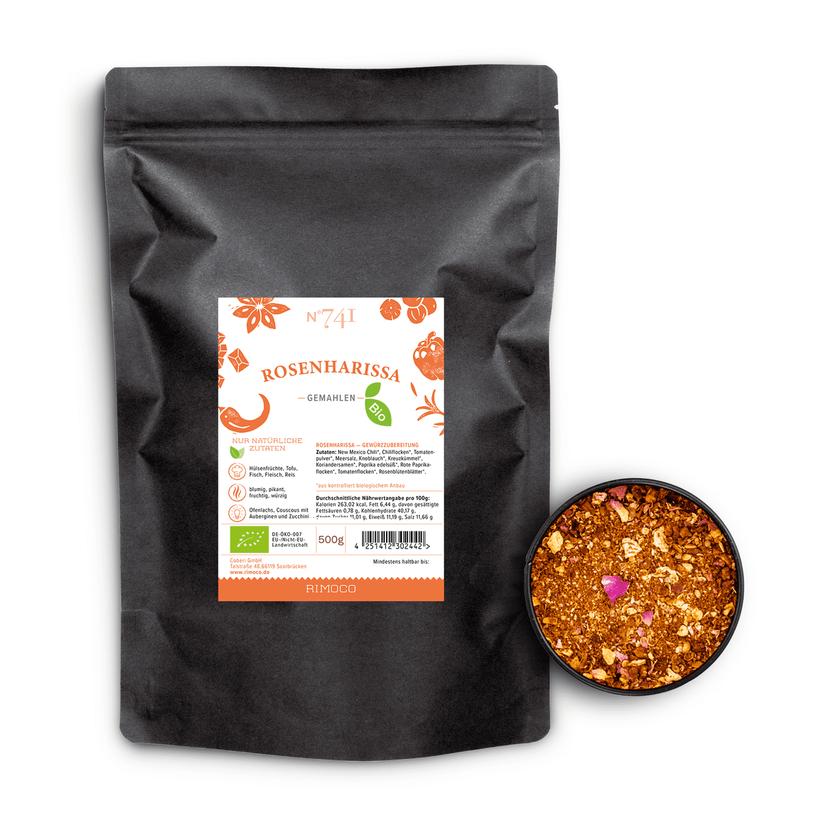 Bio Rosenharissa Beutel neben einer Schale mit leuchtend orange gemahlenem Gewürz.