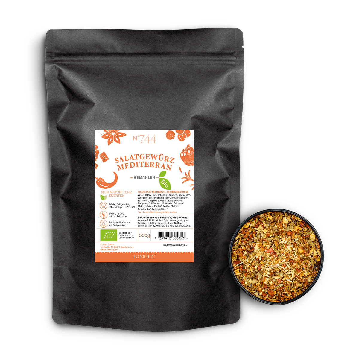 Schale mit mediterraner Salatmischung neben schwarzem Beutel Bio Salatgewürz Mediterran.