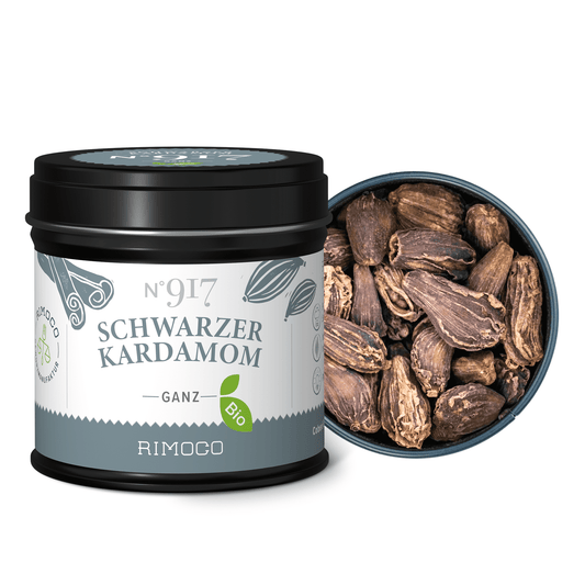Dose mit Aufschrift Bio Schwarzer Kardamom neben offenem Behälter mit ganzen schwarzen Kardamomkapseln.