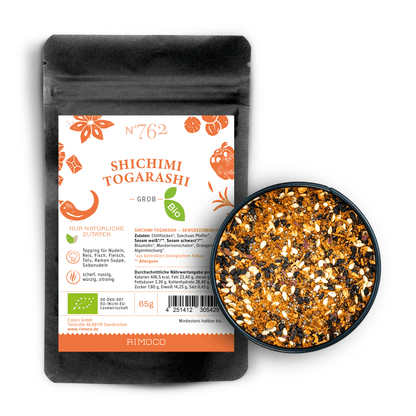 Schüssel und Packung Bio Shichimi Togarashi mit sichtbaren Samen und getrockneten Kräutern.