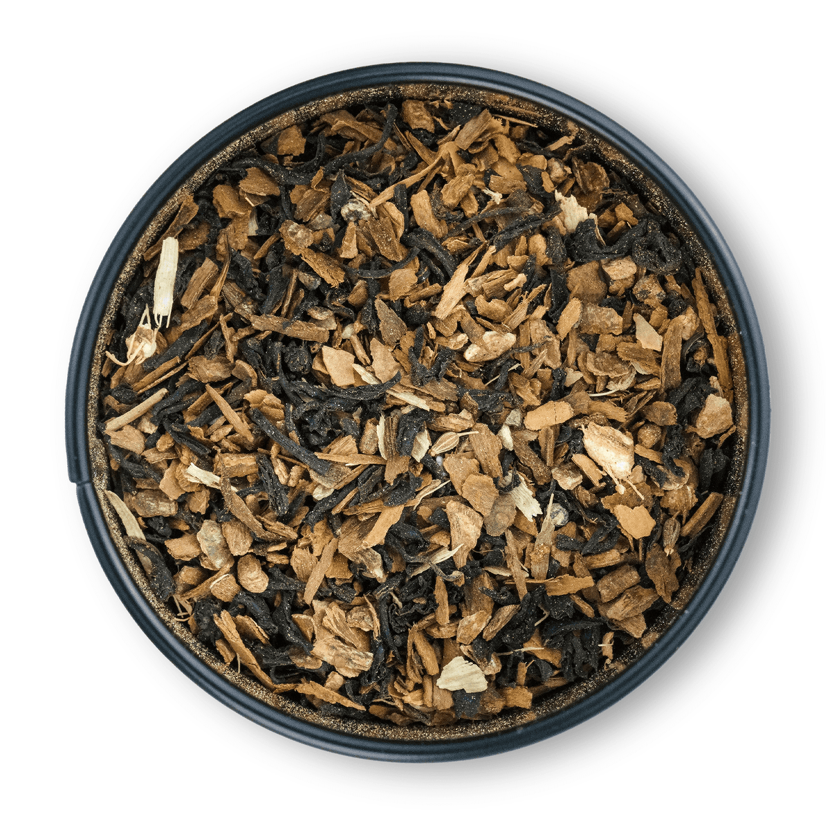 Bio Spicy Chai Tee in runder Dose mit braunem, losen Blatttee auf weißem Hintergrund.