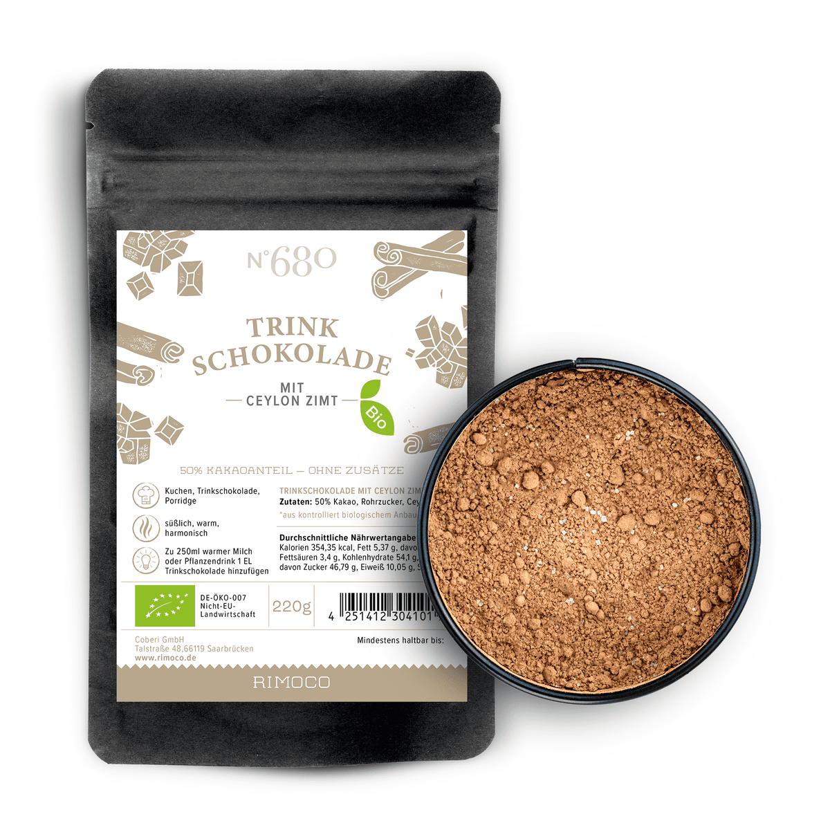 Bio Trinkschokolade mit Ceylon Zimt, daneben eine Schale mit Kakaopulver, aus der Vogelperspektive.